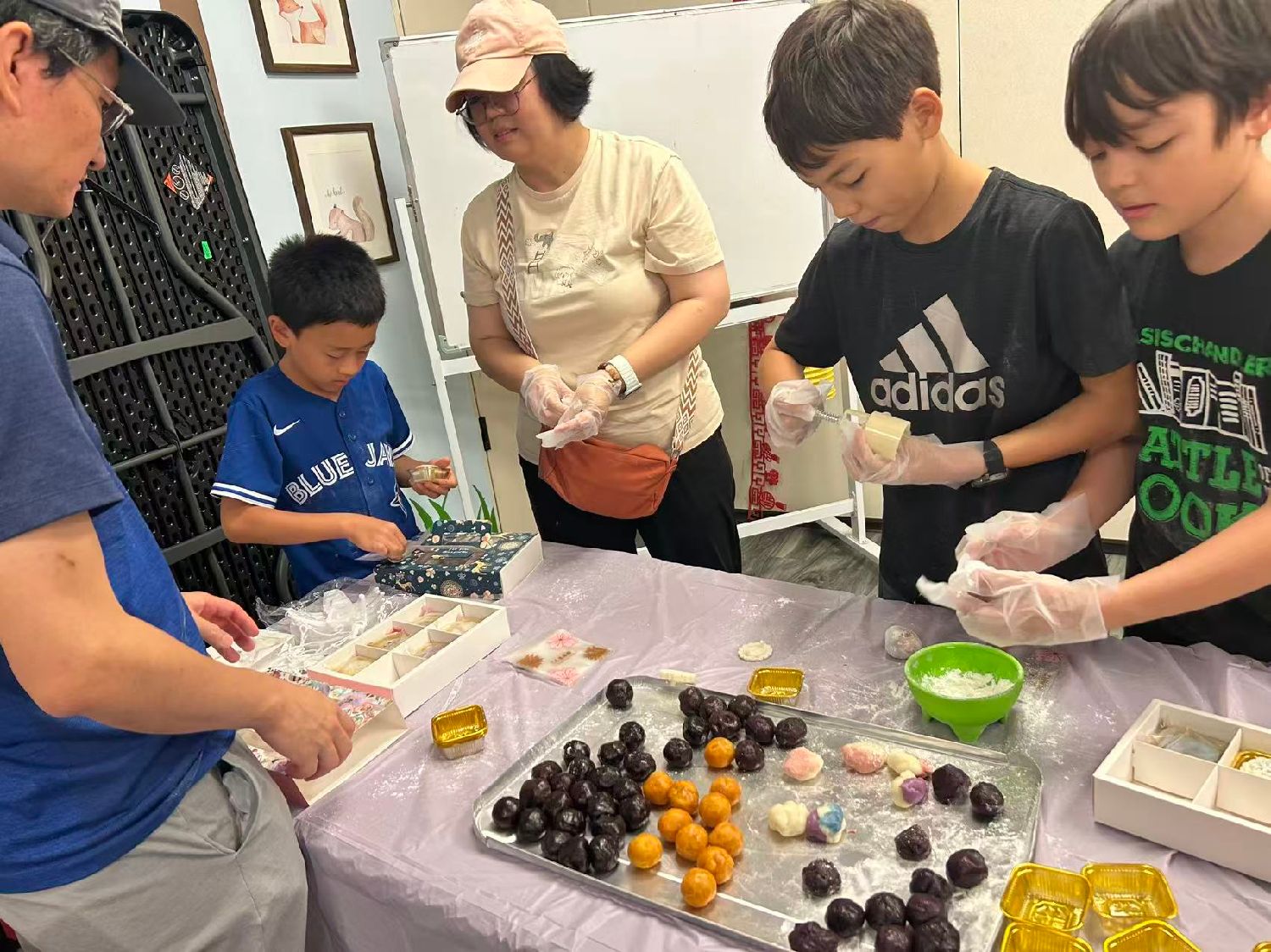 A Taste of Tradition: 8 Foundation’s Mid-Autumn Mooncake Making Celebration